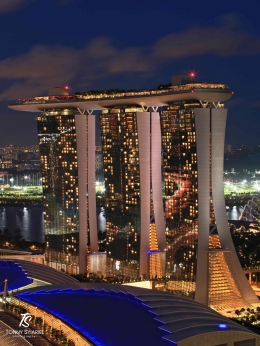 Marina Bay Sands yang juga memiliki fasilitas kasino terbesar di Singapore. Sumber: dokumentasi pribadi