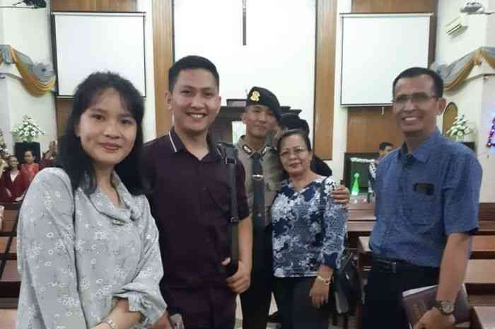 Brigadir Yosua semasa hidupnya bersama kekasihnya, Vera Simanjutantak. (Grid.id)