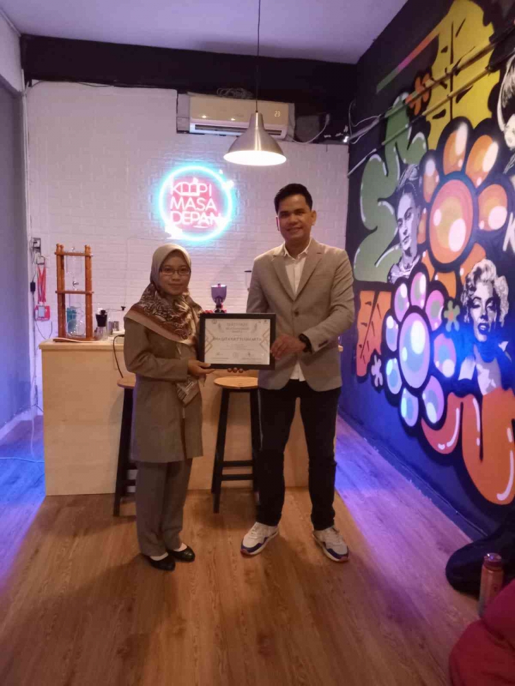 Penyerahan Sertifikat Pelatihan Barista dari STIKOM InterStudi kepada SMA Gita Kirtti 3 Jakarta/dokpri