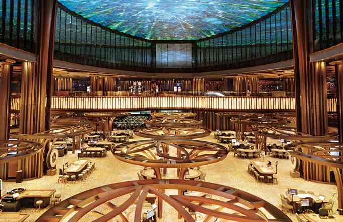 Ruangan bermain judi di Sky Casino. Sumber: www.rwgenting.com