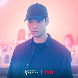 Go Kyungpyo sebagai Jung Jiho yang misterius (sumber: tvN)