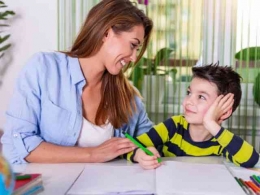 Orang tua tentu berharap anaknya rajin belajar untuk meningkatkan kemampuan dan pengetahuannya, Sumber : fimela.com