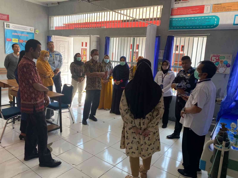 Dinas Kesehatan Provinsi Sulawesi Barat Sambangi Rutan Pasangkayu Mengenai Registrasi Klinik. Foto: Rutan Pasangkayu/dok (26/09)