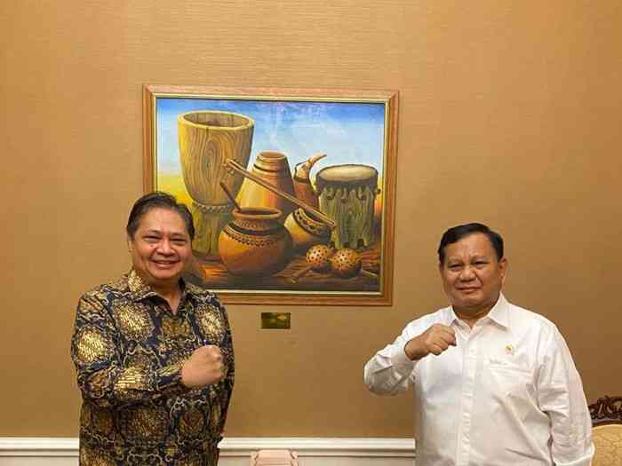 Salah satu momen pertemuan Airlangga dan Prabowo Subianto di sidang kabinet (Foto: Dok/Istimewa)