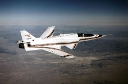 Grumman X-29 dengan profil sayap terbalik, Foto:NASA / DFRC / Larry Sammons/nasa.gov