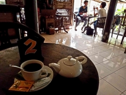 Kedai kopi vintage Und Corner, bilangan Tugu, Malang. Foto: Parlin Pakpahan.