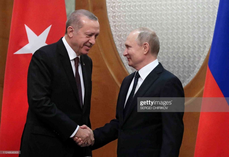 Sumber: https://www.gettyimages.com/photos/putin-erdogan