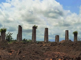 Pilar-pilar yang tersisa dari tempat penampungan ampas. Dokumentasi pribadi penulis