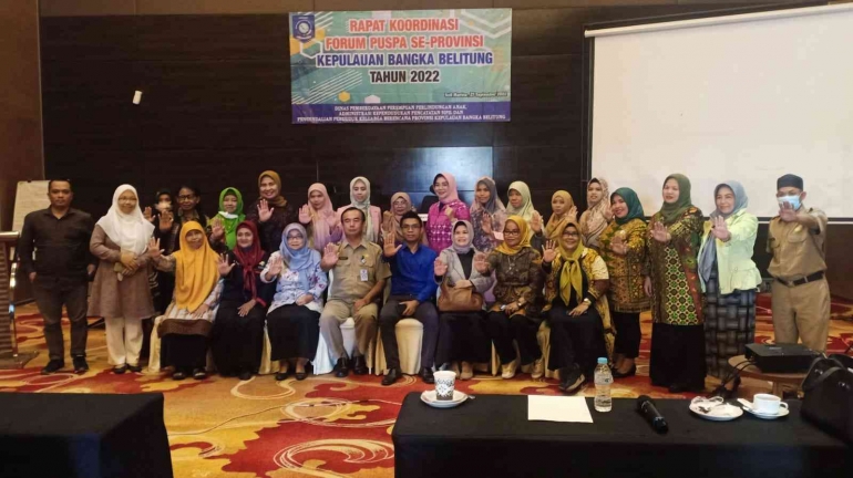 Dr. Asyraf Suryadin, M.Pd memotivasi agar organisasi perempuan bergerak melakukan pendampingan langsung ke masyarakat. Pesan itu disampaikan saat Rakor Puspa, di Hotel Soll Marina, Selasa (27/9/2022). Foto: Huzari 