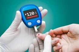 Cek gula darah sewaktu secara rutin dapat dilakukan sendiri. Dok alodokter.com