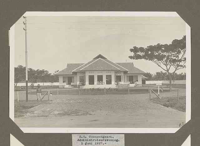 Rumah Administratur PG Gunungsari tahun 1927. Dokumentasi Wikimedia Commons