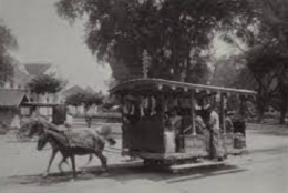 Trem kuda pada 1869 di Batavia (Sumber: forum.lowyat.net melalui buku Moda Transportasi di Jakarta)