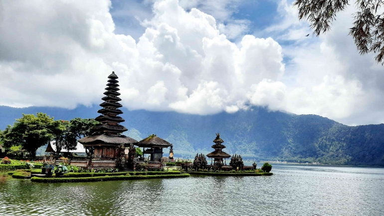 Pura Ulun Danu, Bali (foto: dokumentasi pribadi)