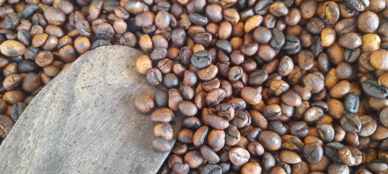 Biji kopi dalam proses sangrai.| Dokumentasi pribadi