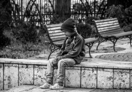 Kisah sedih seorang anak yang tidak mengetahui nasib ayahnya selama berhari-hari hingga sang tetangga datang dan mengungkapkan fakta mengejutkan (Credit: Flickr user Marjan Lazarevski via generocity.org)