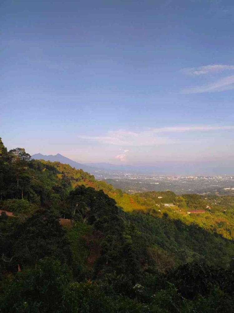 View Gunung Salak dan Kota Bogor. Sumber: Foto Pribadi