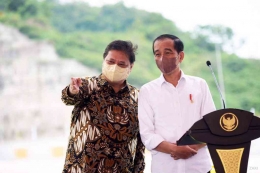 Airlangga Hartarto dan Presiden Jokowi. (Foto: Dok/Sekneg).     