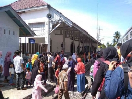Aktivitas penumpang di Stasiun Pariaman, 2019.Masih Belum berubah | sumber Ahsanuz Zikri/Wikipedia.org