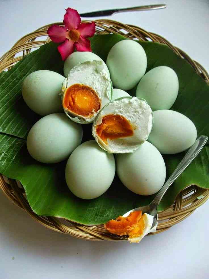 Sumber gambar: https://www.resepkekinian.com/recipe/telur-asin-bawang-putih-homemade-lezat-masir-dan-gurih/