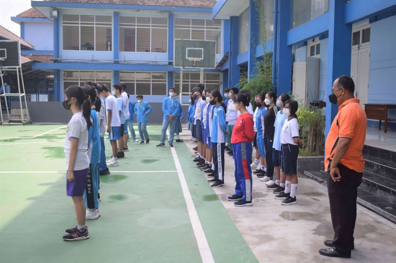 Masa Pengenalan Lingkungan Sekolah SMA Tarakanita Magelang (Doc. Rina Adityana)