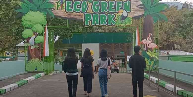  Visitors who visited Eco Green park during pandemic covid-19, on 20 July 2022 (Photo taken by Reinada Happy)