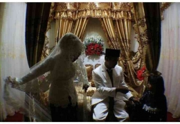 Kebahagian pengantin atas jasa vendor pernikahan (foto: Akbar Pitopang)