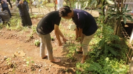 Proses pembuatan lubang biopori