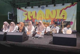 Kelompok Rebana SMANLA saat tampilkan kecerdasan musik rohani. (dok:humas SMAN 5 Magelang)