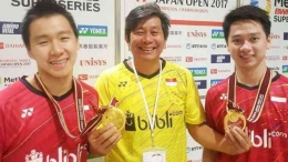 Potret Marcus Fernaldi Gideon, Kevin Sanjaya Sukamuljo, dan coach Herry IP. Sumber: Badminton Indonesia/PBSI