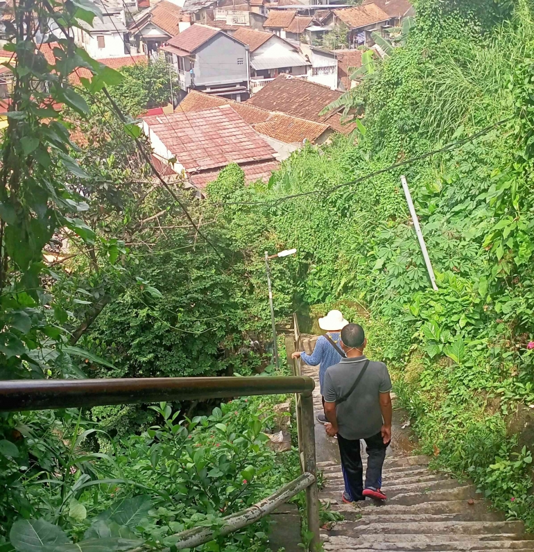 Anak tangga curam dan licin (dokumen pribadi)