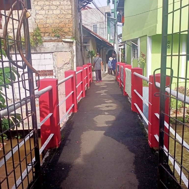 Akses melalui gang Masjid (dokumen pribadi)