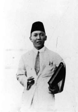Sukarno ketika persidangan di Gedung Landraad Bandung tahun 1930 (Sumber: ANRI, SKR No. 737)