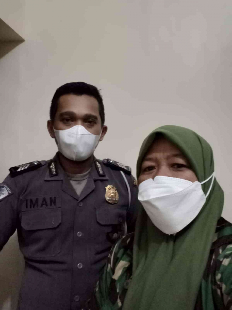 Polisi yang sedang piket malam itu (dokpri)