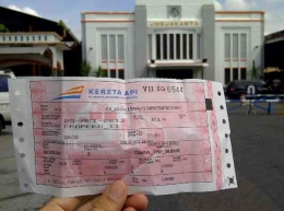 Model tiket kereta yang masih diprint out. Aku naik kereta Prameks dari Kota Yogyakarta ke Kota Solo. Dokumen pribadi