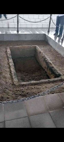 lubang tempat pembantaian pahlawan di Monumen Pahlawan Pancasila (dokpri)