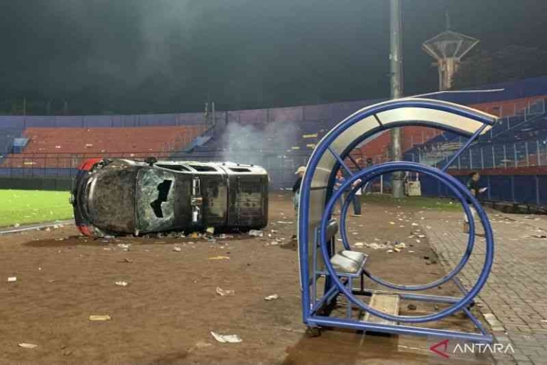 Kondisi Stadion Kanjuruhan Malang mencekam. | Sumber: Antara