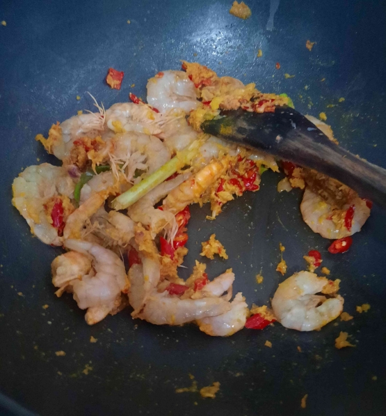 Tahapan menumis udang. Dokumen yuliyanti