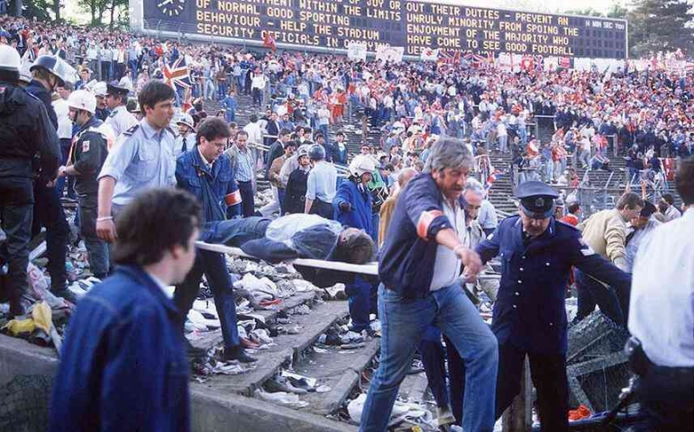 Tragedi Heysel 1985. Sumber: Twittter @theawayfans (https://twitter.com/theawayfans/status/604167023422263296)