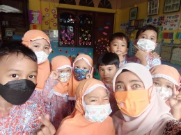 Foto Guru dan Anak-anak saat dikelas, Kelompok A TK Aisyiyah 56 Baron Surakarta (Dokpri)