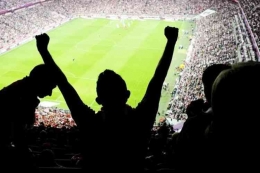 Ilustrasi suporter di dalam stadion sepak bola.(Sumber: Shutterstock)Artikel ini telah tayang di Kompas.com dengan judul 
