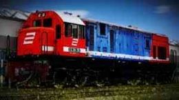 Lokomotif jadul berwarna merah biru putih, andalan kelas ekonomi pada masanya.| Sumber: General Electric