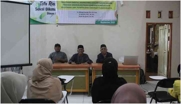 Pemateri menjelaskan konsep digital marketing (Dokpri)