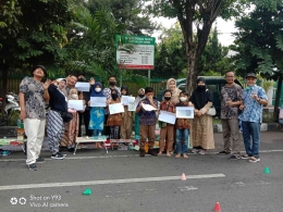 Foto bersama dengan pejabat Dinas Pendidikan Kota Surakarta Peringati Hari Batik Nasional /dokpri