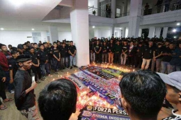 Aksi solidaritas doa bersama di Cirebon untuk korban Kanjuruhan Malang (sumber: fajarcirebon.com)
