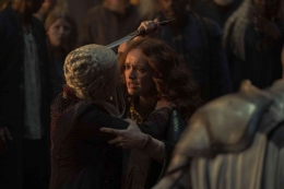 Alicent dan Rhaenyra di Episode 7 House of the Dragaon. Sumber: HBO
