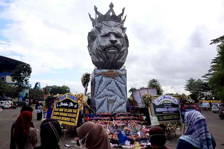 Patung Singo Edan, Menjadi Sejarah yang mencatat Peristiwa Kematian Para Suporter Aremania pada 01 Oktober 2022, Sumber : Kompas.com