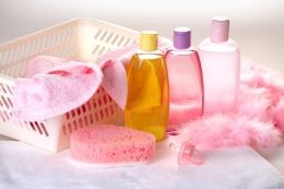 Ilustrasi minyak bayi (baby oil) yang ternyata juga bermanfaat untuk orang dewasa. Sumber: Shutterstock via Kompas.com