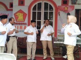 Ketua DPRD Padang Pariaman Arwinsyah tampil bersama Ketua DPC Gerindra Happy Neldy tampil dalam acara partai. (foto dok damanhuri)