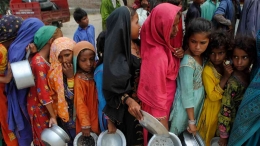 5.7 juta penduduk pakistan alami rawan pangan  tingkat sedang sampai parah. Photo. AP: Pervez Masih 