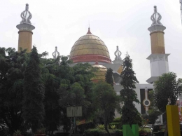 Masjid Agung Sukabumi legacy tempo doeloe di downtown Sukabumi. Foto : Parlin Pakpahan.